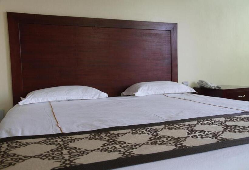 اتاق لوکس, Namayiba Park