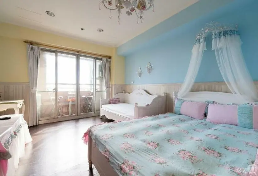 سوییت جونیور با بالکن, Migo House
