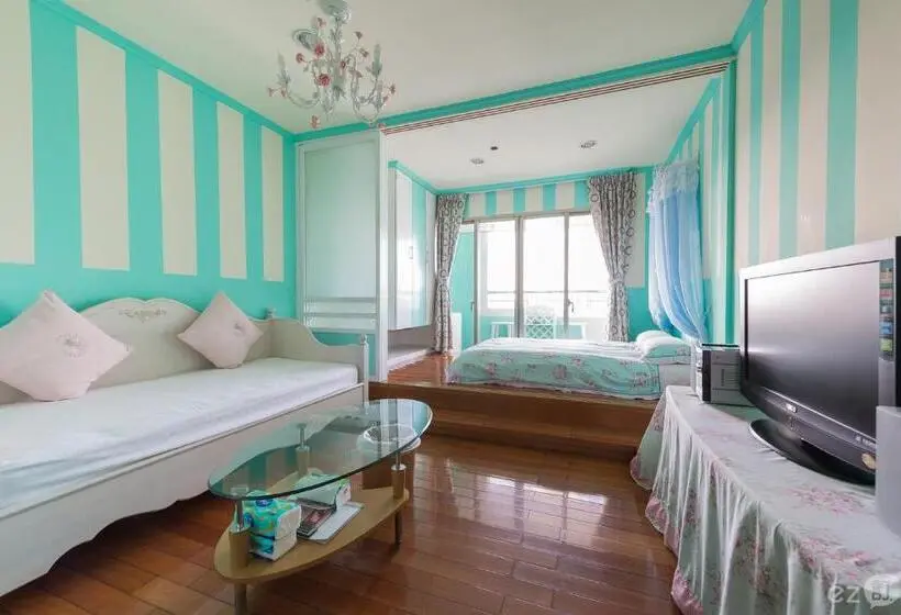 اتاق استاندارد سه تخته با بالکن, Migo House