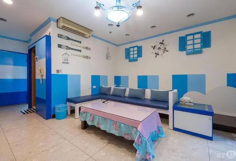 اتاق خانوادگی, Migo House