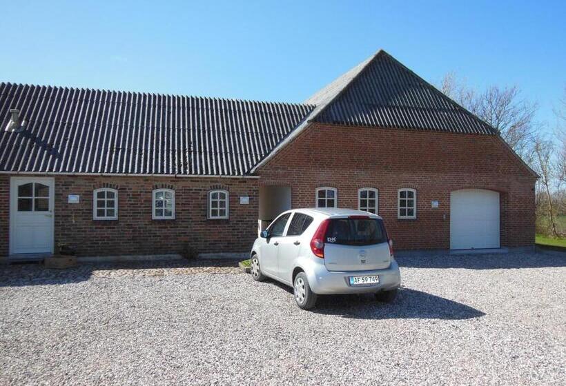 דירת חדר, Nyager Apartments