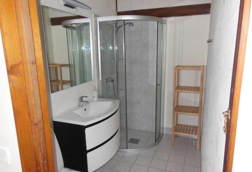 דירת חדר, Nyager Apartments