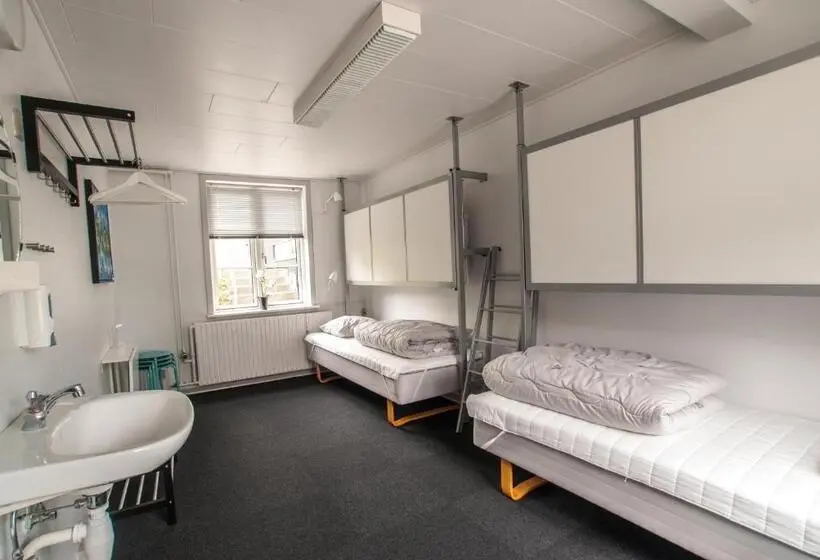 Standard Neljän Hengen Huone Jaettu Kylpyhuone, Danhostel Kolding