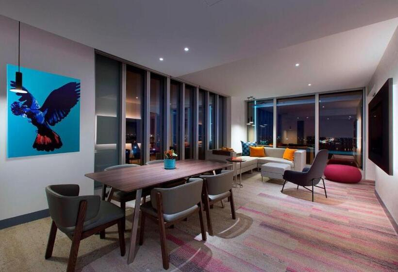 מיטת קינג בסוויטה, Aloft Perth