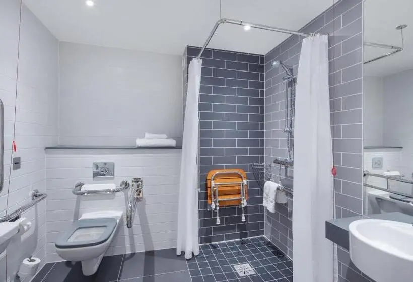 اتاق استاندارد برای معلولان, Holiday Inn Express   Birmingham   City Centre, An Ihg