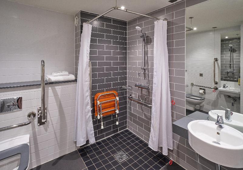 Номер Стандарт Адаптированный для Инвалидов, Holiday Inn Express   Birmingham   City Centre, An Ihg