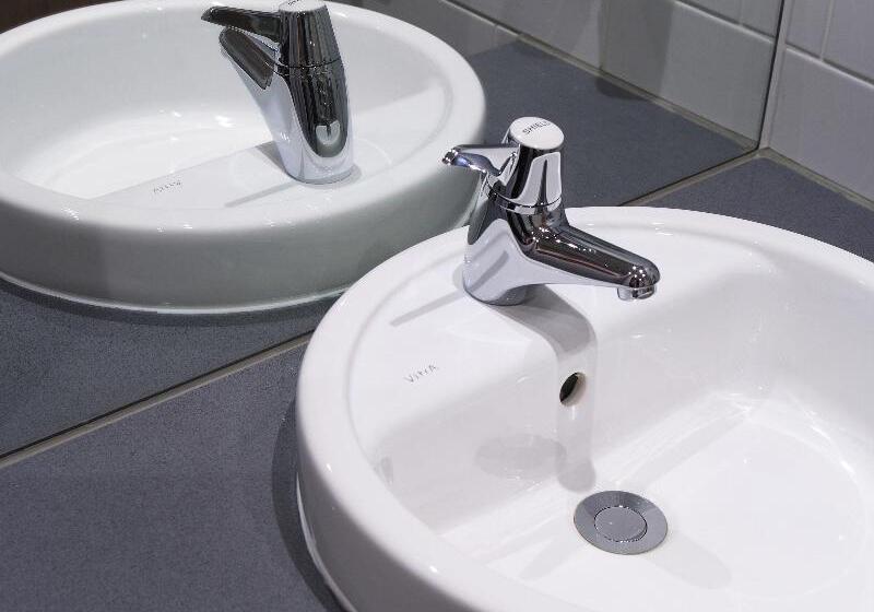 适合残疾人使用的标准间, Holiday Inn Express   Birmingham   City Centre, An Ihg