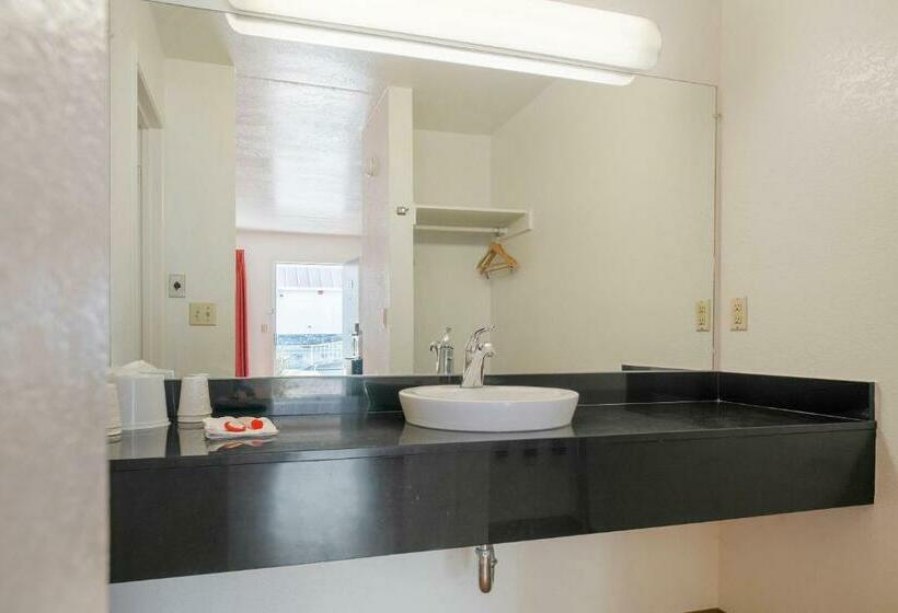 غرفة ديلوكس سرير كينج, Super 8 By Wyndham Dunnigan