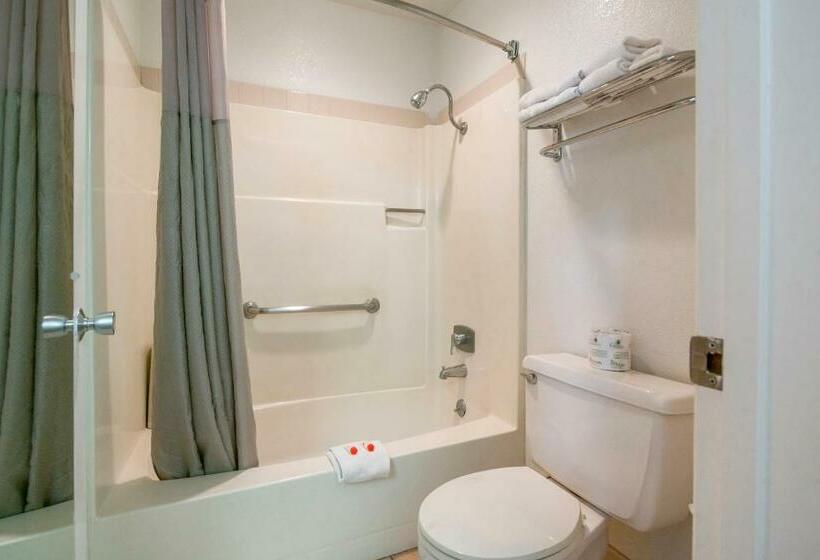 غرفة ديلوكس سرير كينج, Super 8 By Wyndham Dunnigan