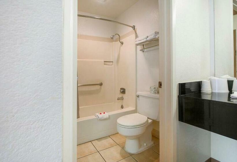 غرفة ديلوكس سرير كينج, Super 8 By Wyndham Dunnigan