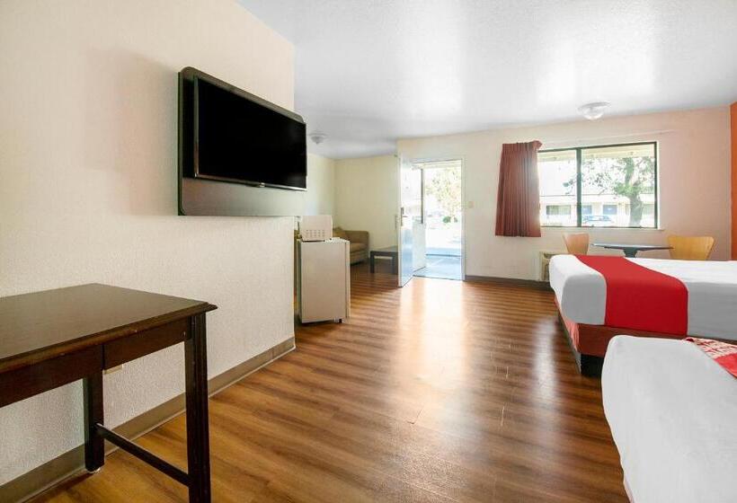 غرفة قياسية لذوى الاحتياجات الخاصة, Super 8 By Wyndham Dunnigan