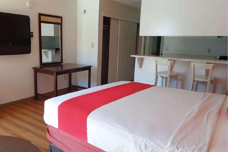 غرفة ديلوكس سرير كينج, Super 8 By Wyndham Dunnigan