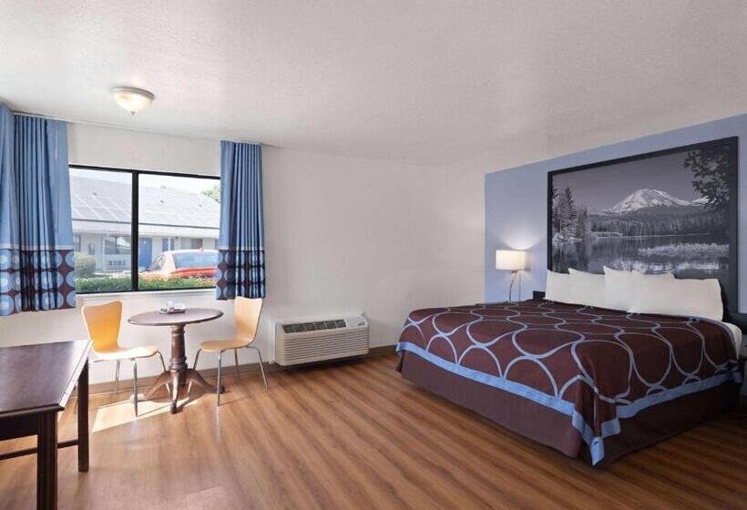 غرفة ديلوكس سرير كينج, Super 8 By Wyndham Dunnigan