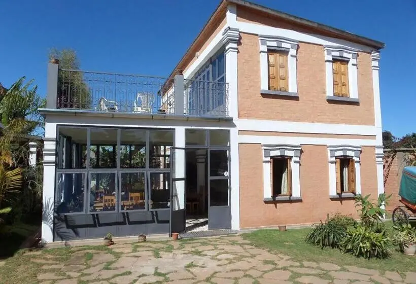 استودیو خانوادگی, Meva Guesthouse
