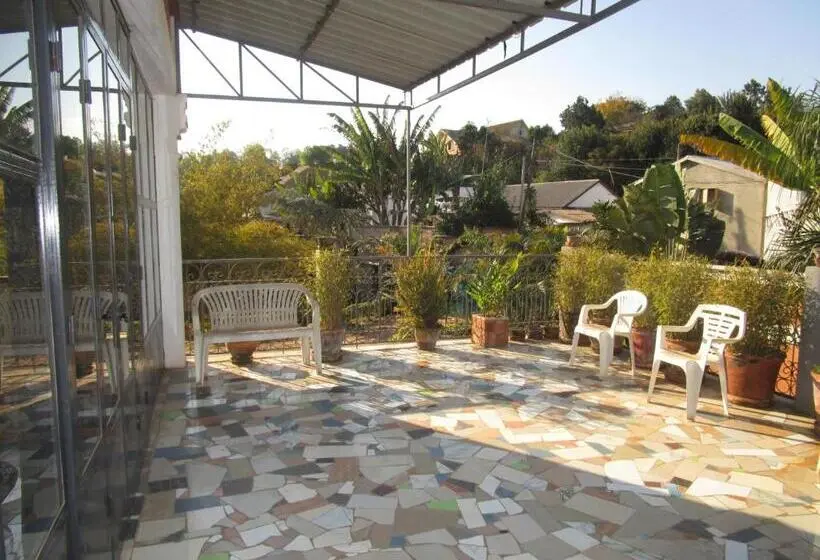 استودیو خانوادگی, Meva Guesthouse