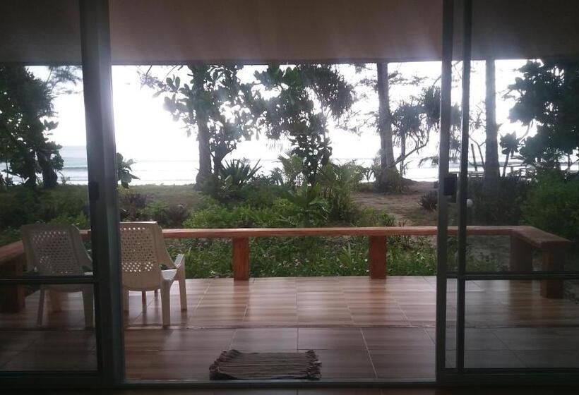 디럭스 방갈로, Phayam Coconut Beach Resort