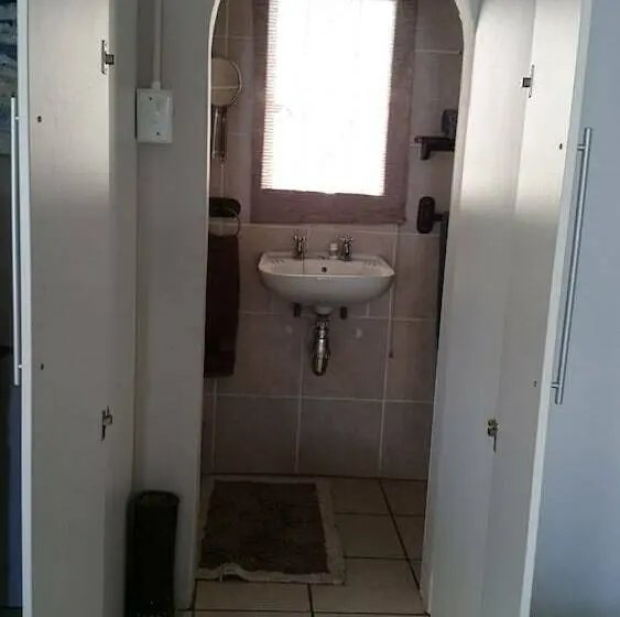 エコノミールーム, Riversway Guest House
