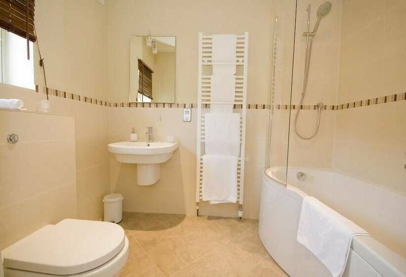 Quarto Estandar, Detmore House