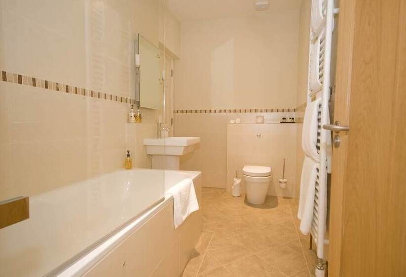 Quarto Triplo Estandar, Detmore House