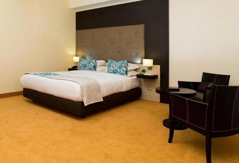 سوییت جونیور, Hôtel New Day