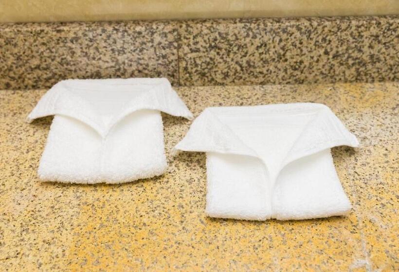 سوییت جونیور, Hôtel New Day