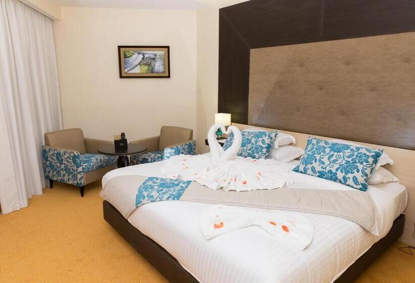 سوییت جونیور لوکس, Hôtel New Day