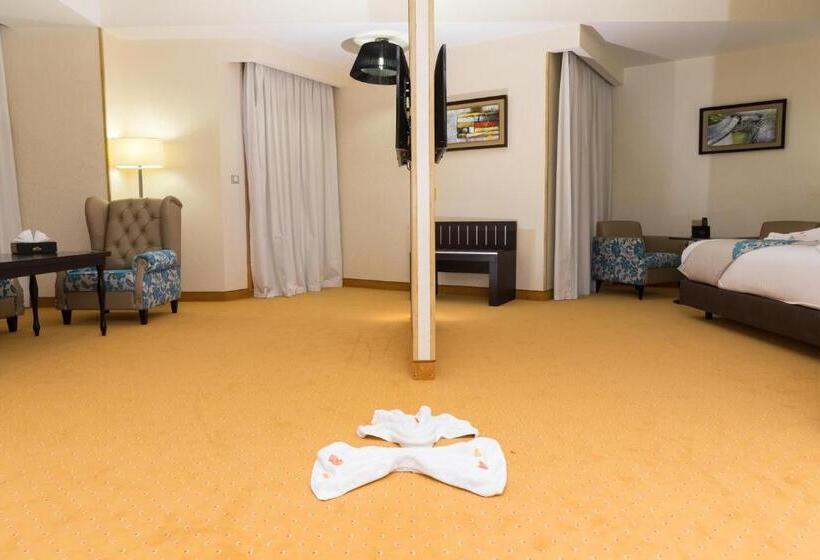 سوییت سوپریور, Hôtel New Day