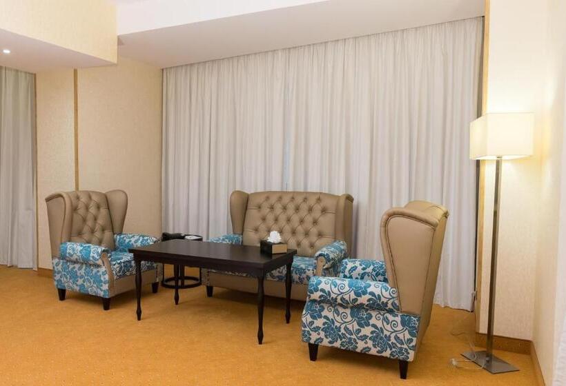 سوییت لوکس, Hôtel New Day