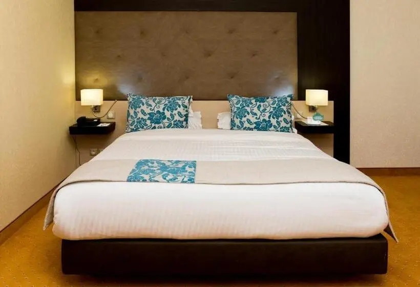 سوییت لوکس, Hôtel New Day