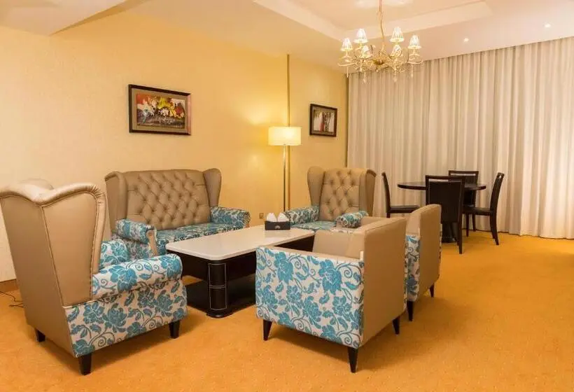 سوئیت پرزیدنت, Hôtel New Day