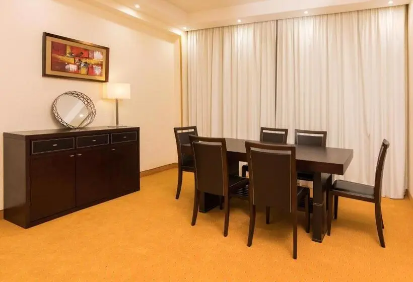 سوئیت پرزیدنت, Hôtel New Day