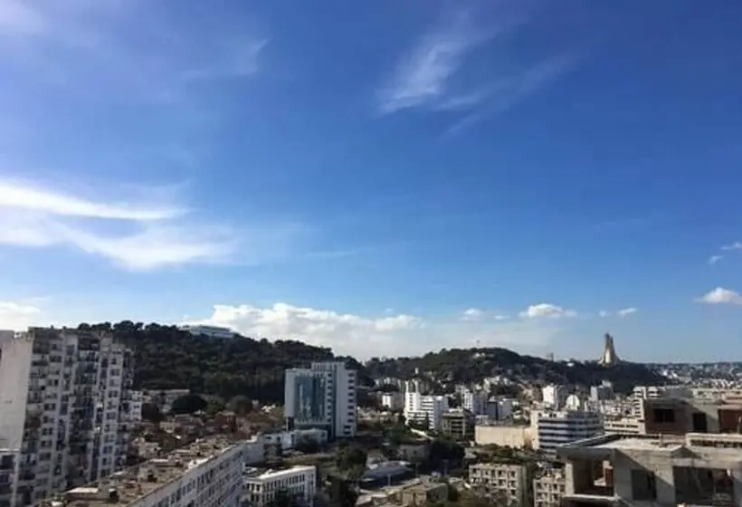 اتاق لوکس, Hôtel New Day