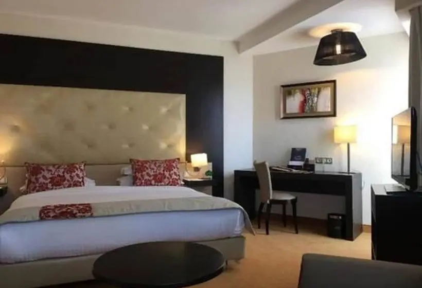 اتاق لوکس, Hôtel New Day