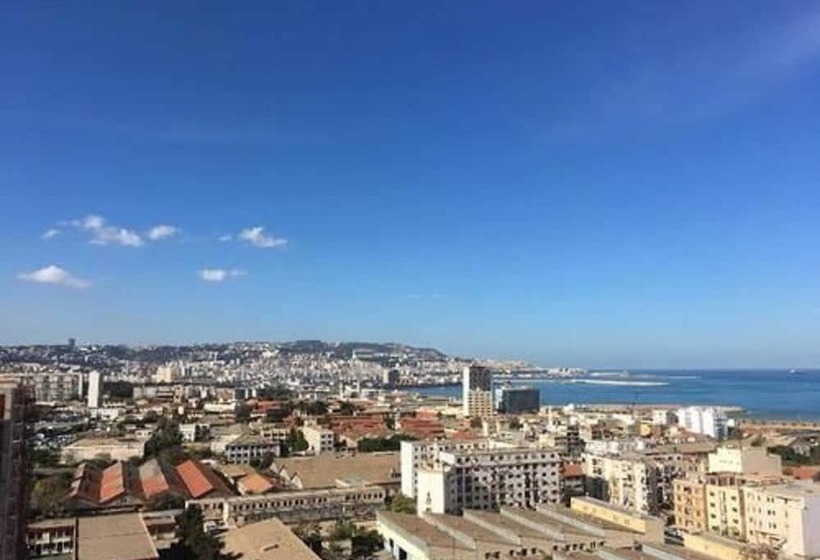 اتاق لوکس, Hôtel New Day