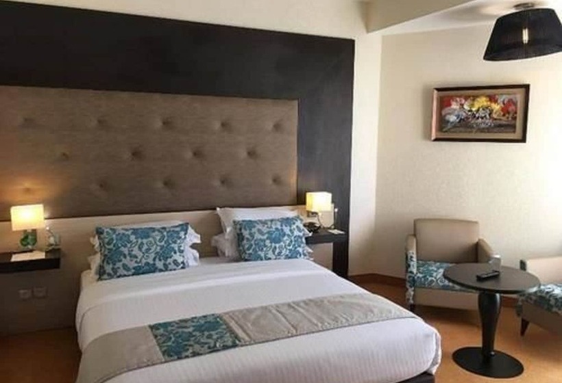 اتاق لوکس, Hôtel New Day