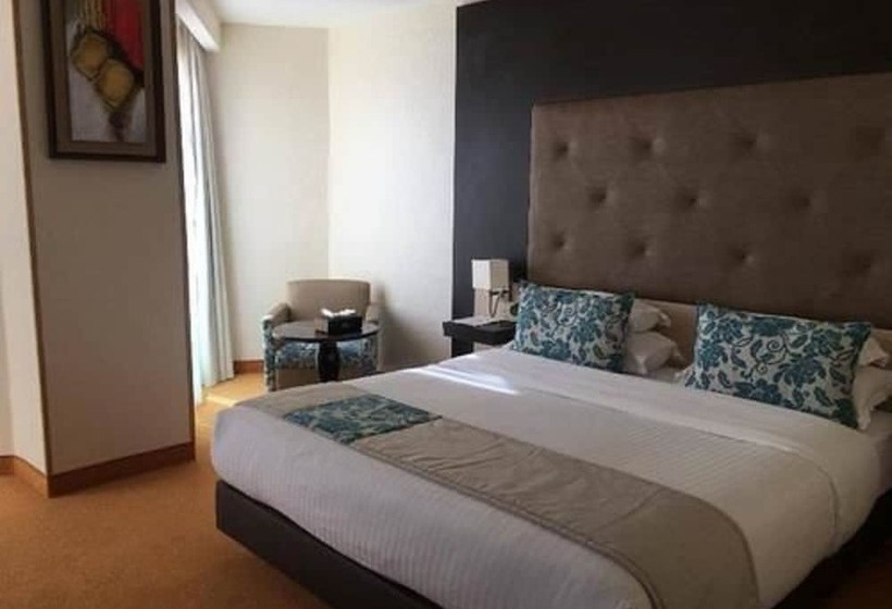 اتاق لوکس, Hôtel New Day