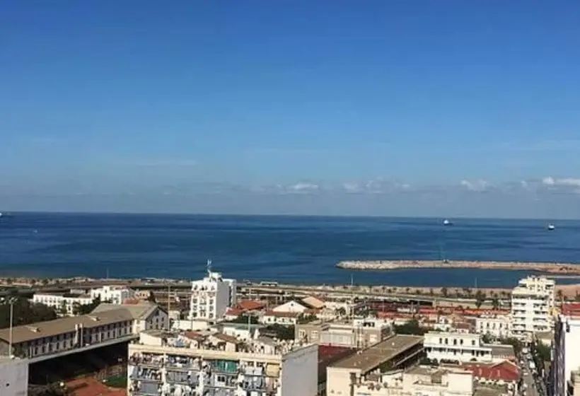سوییت جونیور, Hôtel New Day