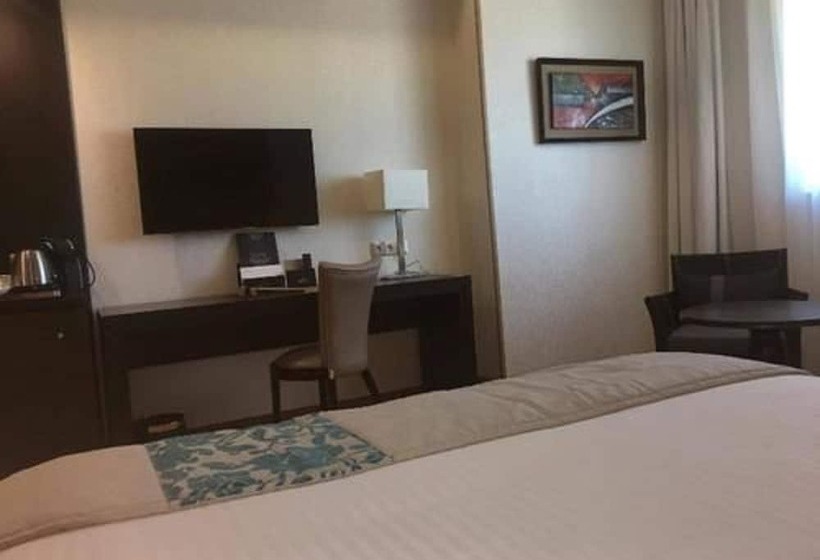 اتاق لوکس, Hôtel New Day