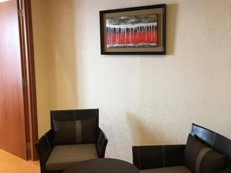 سوییت جونیور, Hôtel New Day