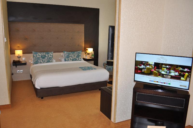 سوییت جونیور, Hôtel New Day