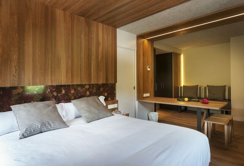 Номер Стандарт, Palacio De Yrisarri By Irrisarri Land