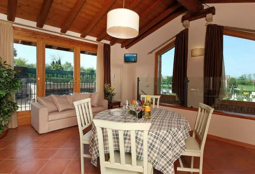 آپارتمان 1 خوابه با چشمانداز باغ, Residence Borgo Mondragon