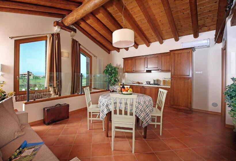 شقة غرفتين نوم مزودة بتراس, Residence Borgo Mondragon
