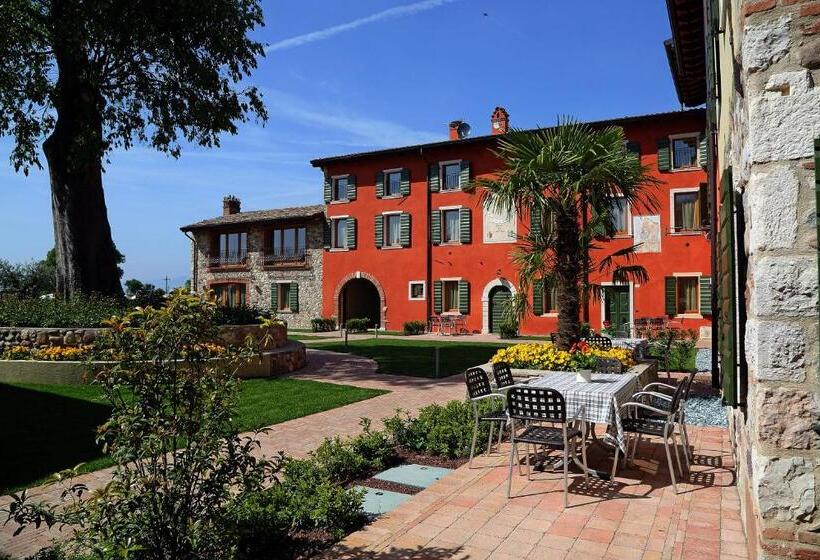 带露台两卧公寓, Residence Borgo Mondragon