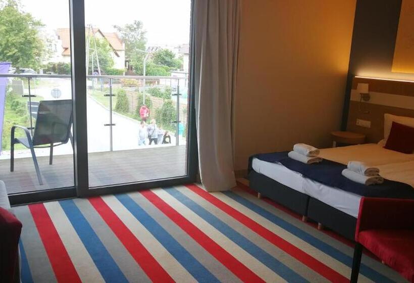 חדר משפחתי, Skipper