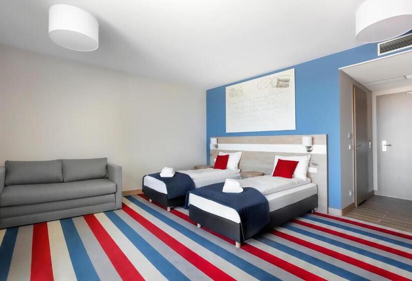 חדר משפחתי נוף לים, Skipper