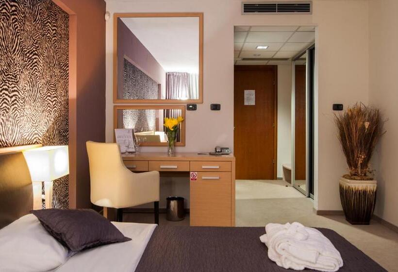 חדר סופריור, Zoo