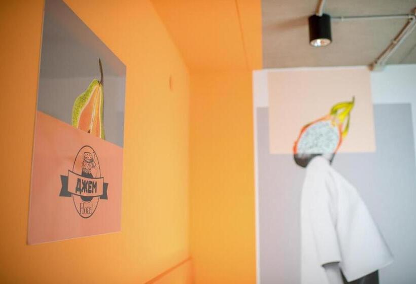 اتاق اکونومی, Jam Hotel Hnatyuka