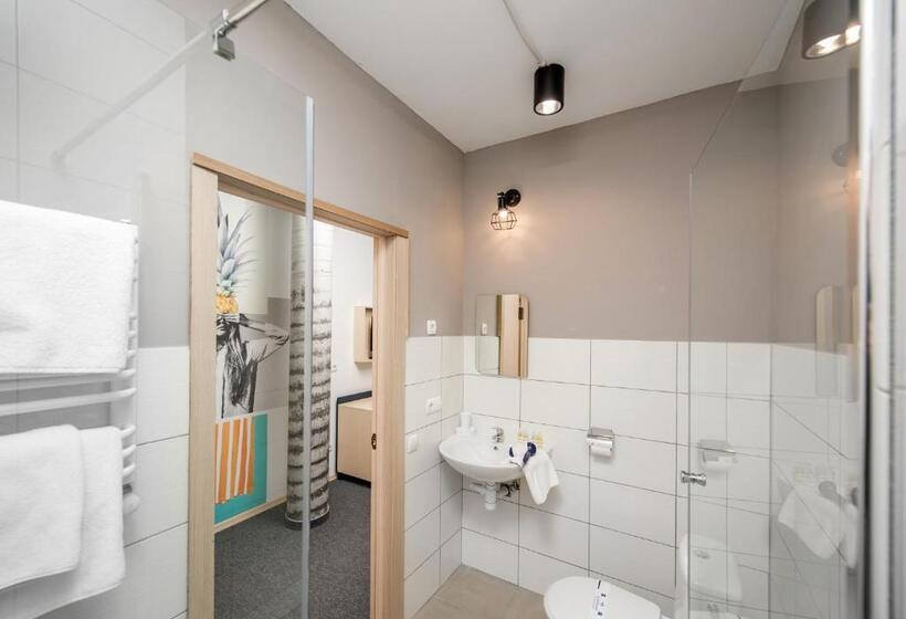 اتاق استاندارد با چشمانداز شهر, Jam Hotel Hnatyuka