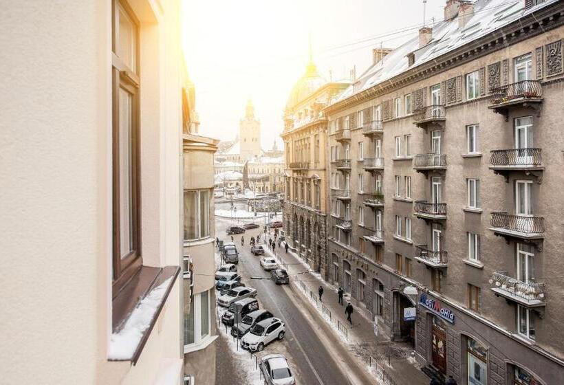 اتاق استاندارد با بالکن, Jam Hotel Hnatyuka